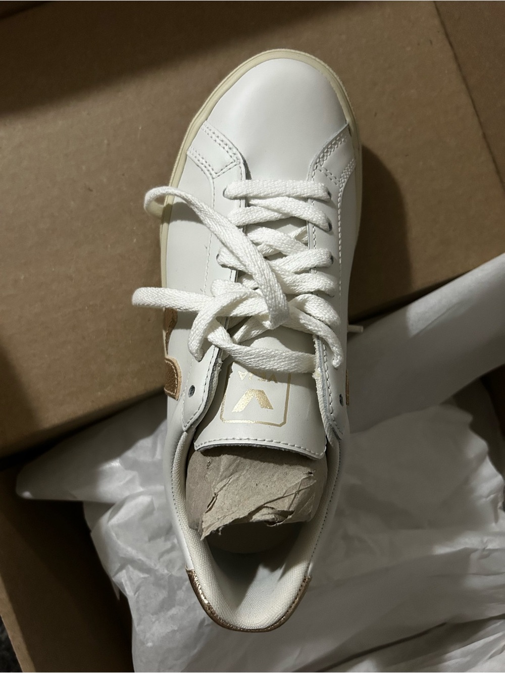New in box Veja Esplar leather sneakers in white/gold - Picture 6 of 9